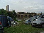 Campingpladsen ligger op og ned af en af de mange floder der løber gennem Metz